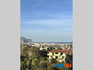 Appartamento in Vendita a Palermo, 75'000€, 177 m²
