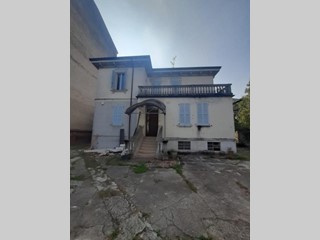 Villa in Vendita a Vigevano, 129'727&euro;, 399 m²