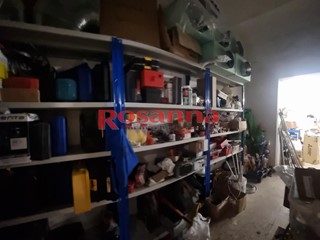 Capannone in Vendita a Livorno, 66'000&euro;, 60 m²