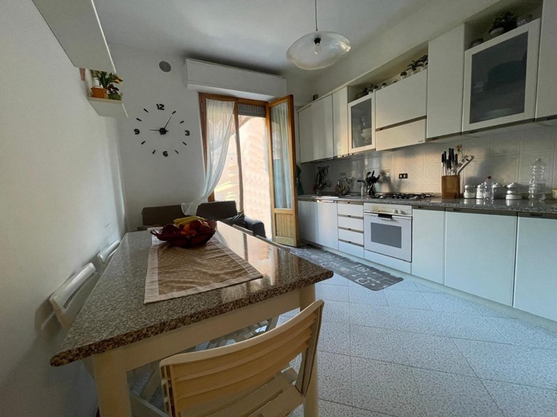 Trilocale in Vendita a Poggibonsi, 155'000€, 73 m², con Box