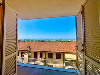 Appartamento in Vendita a Massa, 150'000€, 130 m²