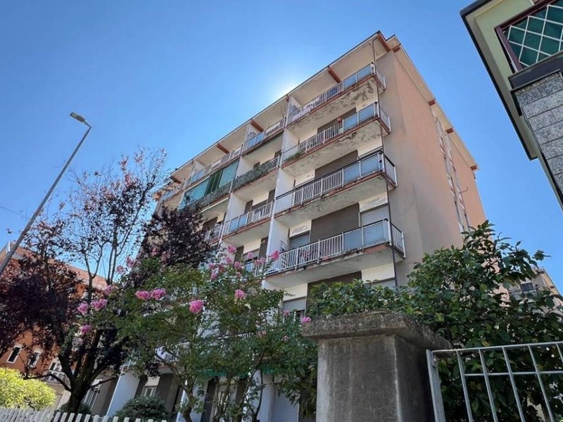 Trilocale in Vendita a Baranzate, 45'000&euro;, 65 m²