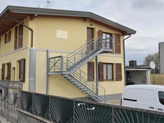 Quadrilocale in Vendita a Macherio, 129'000&euro;, 163 m², con Box
