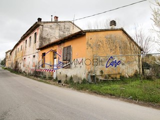 Casale in Vendita a San Giuliano Terme, zona Madonna Dell'acqua, 740'000&euro;, 3000 m²