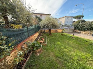 Appartamento in Vendita a Calcinaia, zona Fornacette, 235'000&euro;, 125 m²