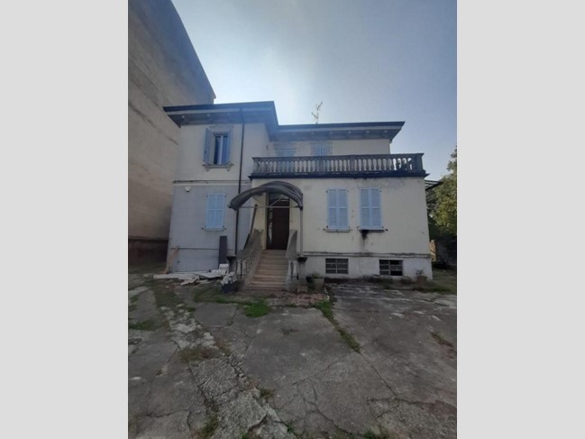 Villa in Vendita a Vigevano, 129'727&euro;, 399 m²