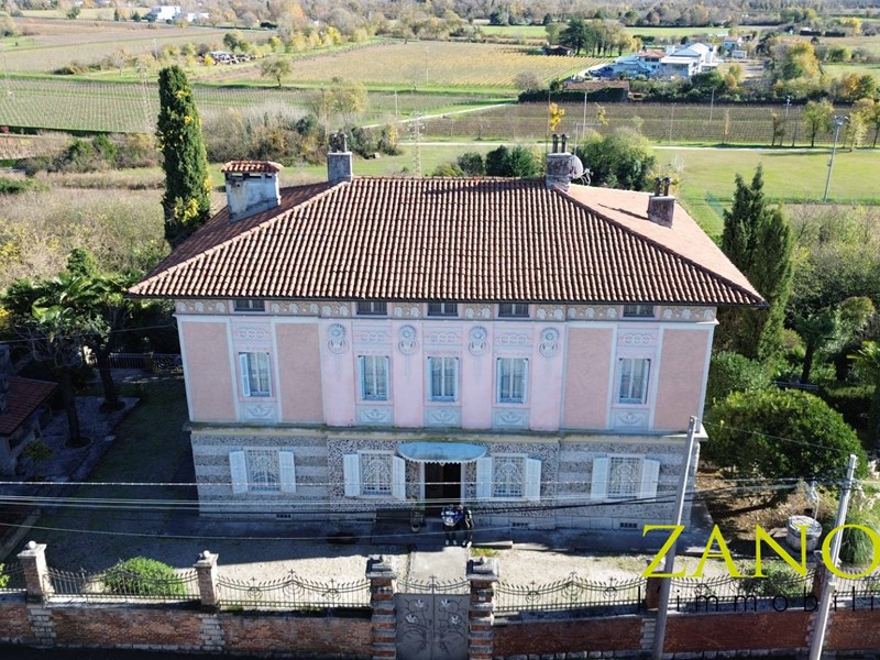 Villa in Vendita a Gorizia, 750'000€, 585 m²