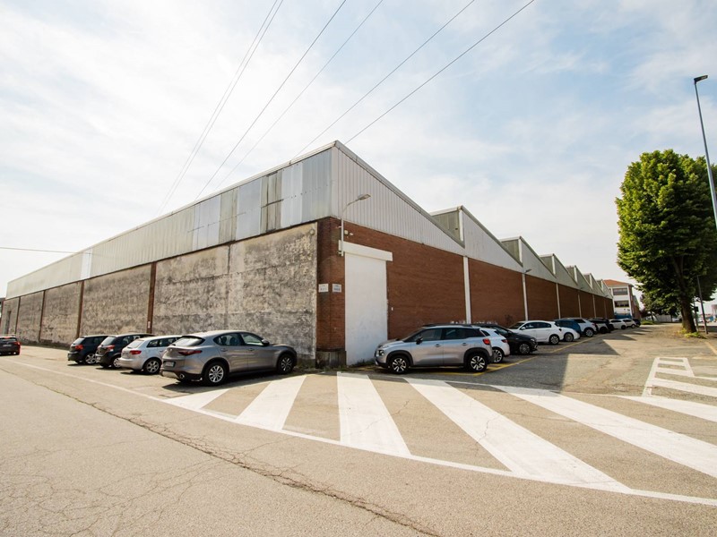 Capannone in Vendita a Rivoli, 15510 m²