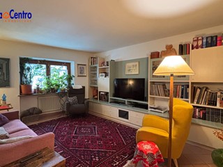 Casa Semi Indipendente in Vendita a Aosta, 360'000&euro;, 246 m²