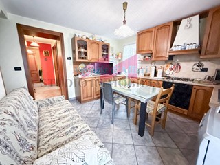 Appartamento in Vendita a Ceneselli, 65'000&euro;, 181 m²