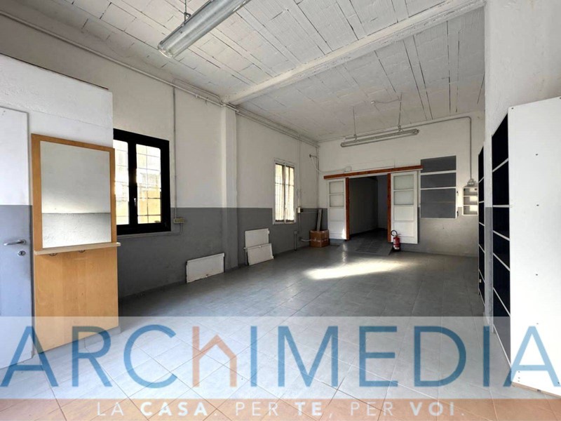 Magazzino in Affitto a Vedano Olona, 450&euro;, 84 m²