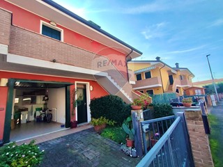 Trilocale in Vendita a Stienta, 129'000€, 105 m²