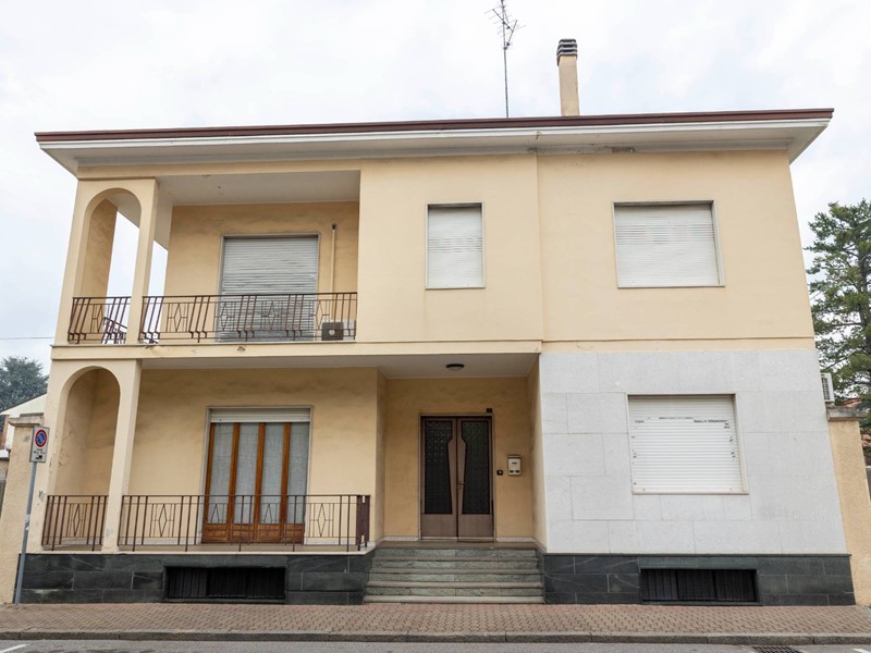 Villa in Vendita a Agrate Brianza, 449'000&euro;, 600 m²