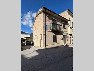 Trilocale in Vendita a Tocco da Casauria, 62'000&euro;, 78 m²
