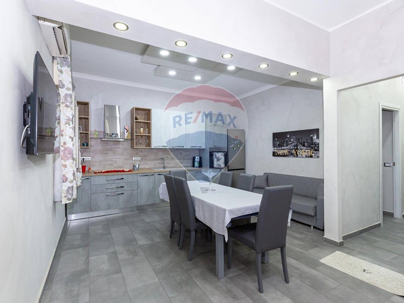 Appartamento in Vendita a Catania, 145'000€, 130 m²