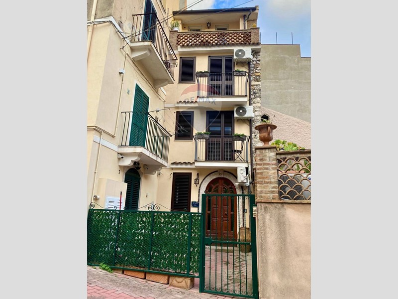 Appartamento in Vendita a Taormina, 990'000€, 191 m²