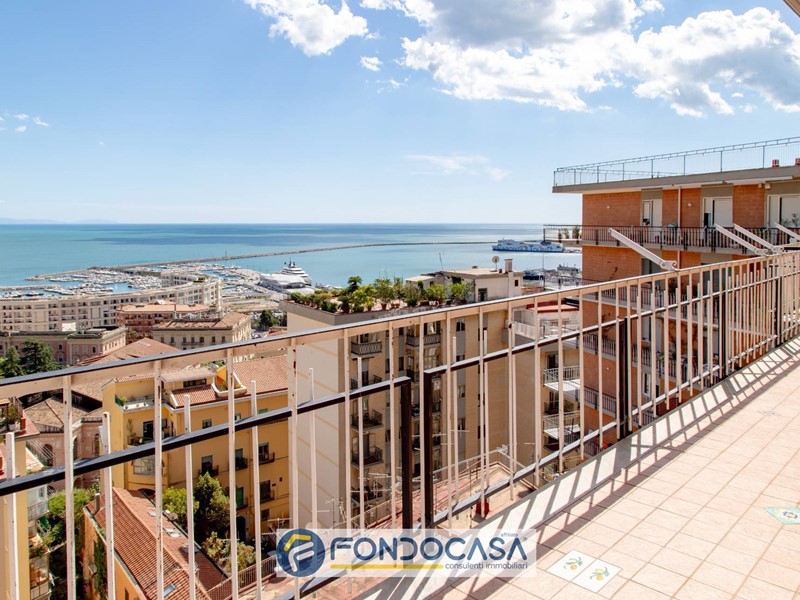 Appartamento in Vendita a Salerno, 630'000€, 150 m²