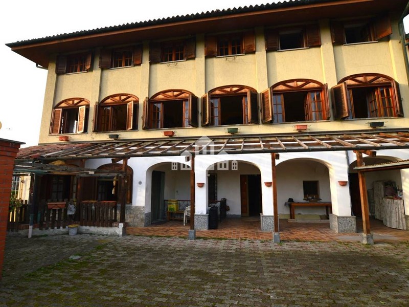 Casa Indipendente in Vendita a Ivrea, 229'000&euro;, 300 m²