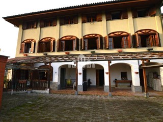 Casa Indipendente in Vendita a Ivrea, 229'000&euro;, 300 m²