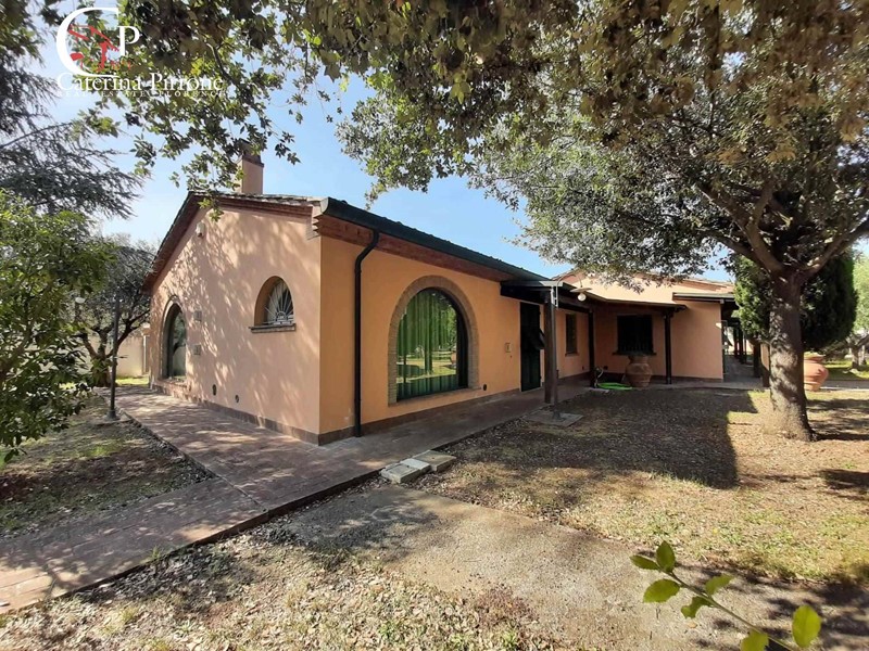 Villa in Vendita a Cecina, 800'000&euro;, 381 m²