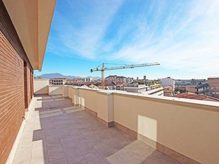 Attico in Vendita a Bergamo, 650'000&euro;, 185 m²