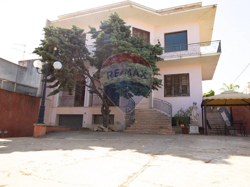 Villa in Vendita a Marsala, 470'000&euro;, 323 m²