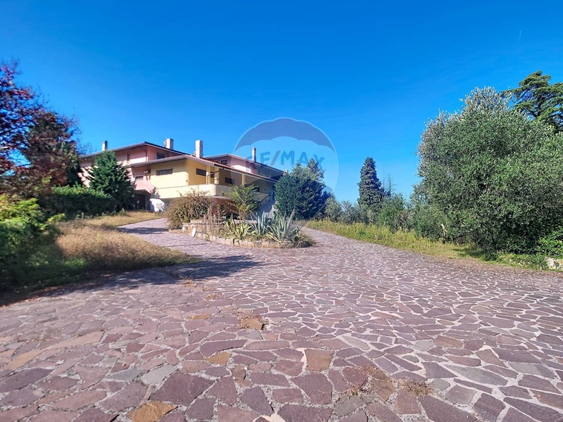 Appartamento in Vendita a Teolo, 1'400'000&euro;, 2000 m²