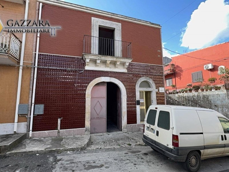 Casa Indipendente in Vendita a Canicattini Bagni, 45'000€, 130 m²