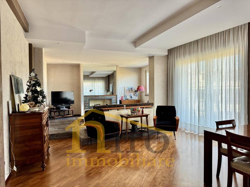 Attico in Vendita a Pescara, 385'000&euro;, 151 m²