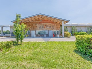 Immobile commerciale in Vendita a Carpi, 2'800'000&euro;, 2000 m²