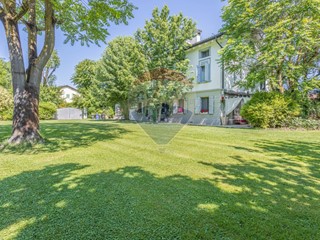 Villa in Vendita a Carpi, 2'000'000&euro;, 679 m²