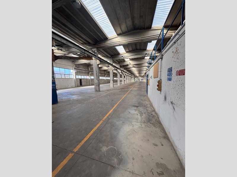 Capannone in Vendita a Casella, 650'000&euro;, 1250 m²