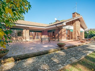 Villa in Vendita a Roma, 2'800'000&euro;, 615 m²