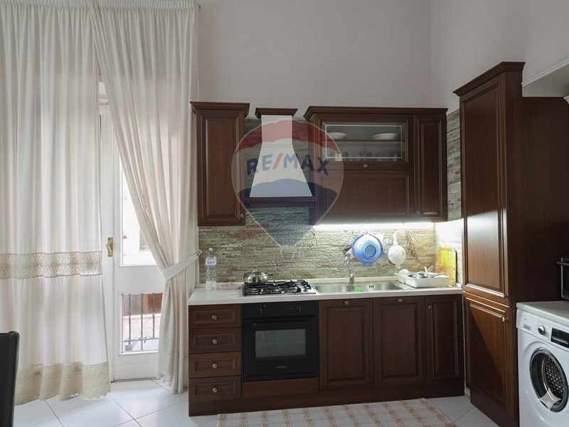 Bilocale in Vendita a Napoli, 125'000&euro;, 68 m²