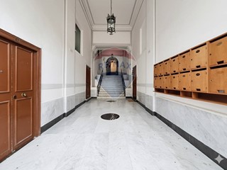 Appartamento in Vendita a Napoli, 350'000&euro;, 150 m²