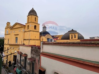 Trilocale in Vendita a Napoli, 80'000€, 65 m²