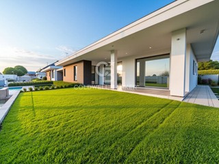 Villa in Vendita a Mascalucia, 359'000&euro;, 455 m²