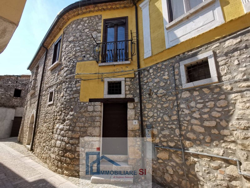 Casa Semi Indipendente in Vendita a Vitulano, 72'000€, 100 m²