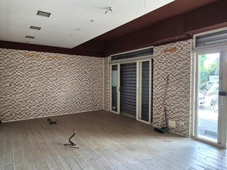 Negozio in Affitto a Napoli, 850&euro;, 45 m²