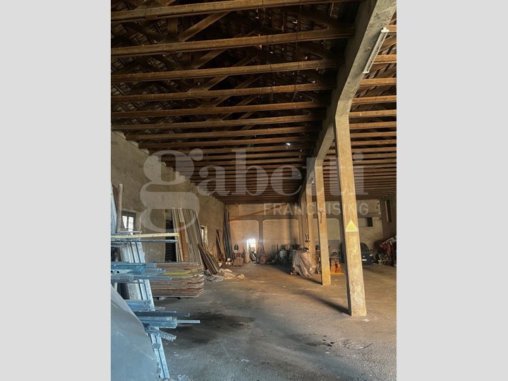 Capannone in Vendita a Garlasco, 270'000&euro;, 660 m²