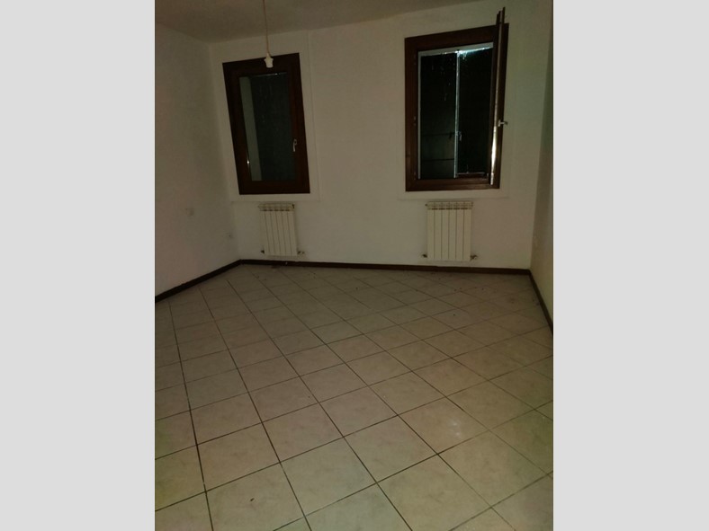 Quadrilocale in Vendita a Gavello, 78'000€, 72 m²