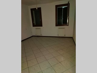 Quadrilocale in Vendita a Gavello, 78'000€, 72 m²