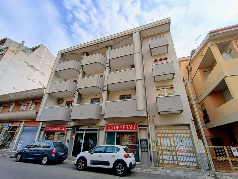 Appartamento in Vendita a Oristano, 195'000&euro;, 275 m², arredato, con Box