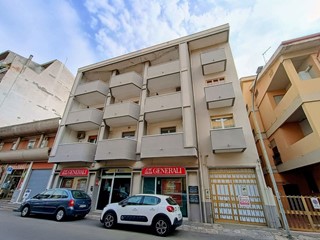 Appartamento in Vendita a Oristano, 195'000&euro;, 275 m², arredato, con Box