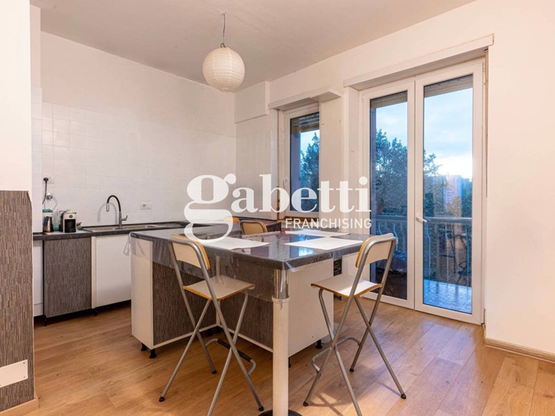 Appartamento in Vendita a Torino, 274'000€, 190 m², con Box