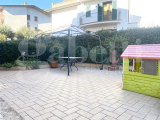 Trilocale in Vendita a Perugia, 170'000&euro;, 70 m², con Box