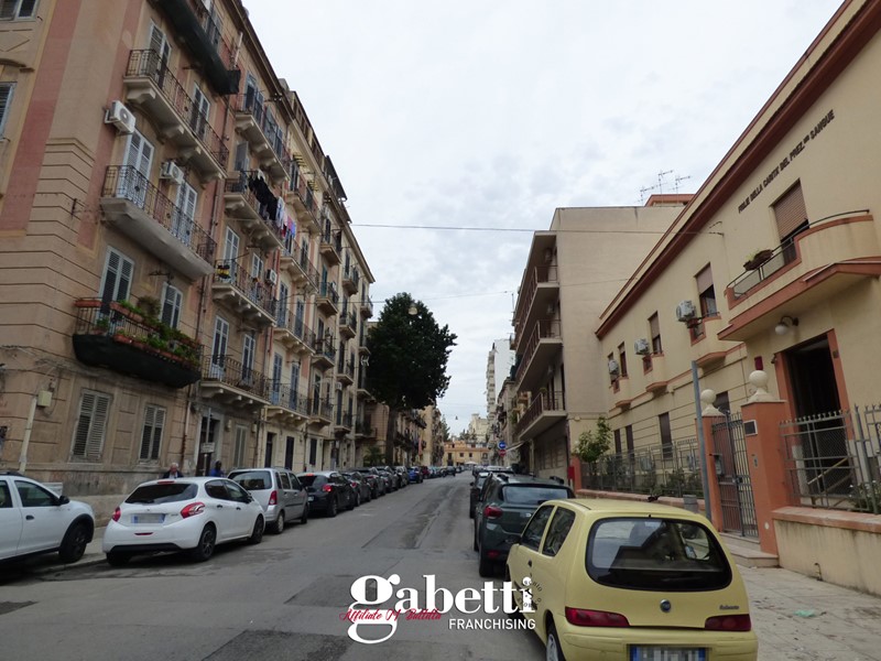 Trilocale in Vendita a Palermo, 75'000€, 71 m²