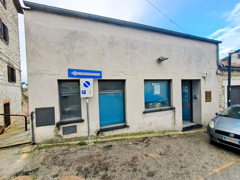 Immobile commerciale in Vendita a Amelia, 35'000&euro;, 92 m²