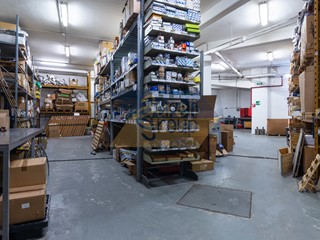 Capannone in Vendita a Roma, zona Appia nuova, 890'000&euro;, 1100 m²