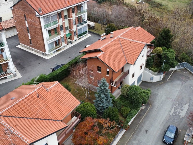 Casa Semi Indipendente in Vendita a Lanzo Torinese, 199'000&euro;, 120 m², con Box